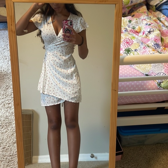 floral wrap dress - Picture 3 of 4